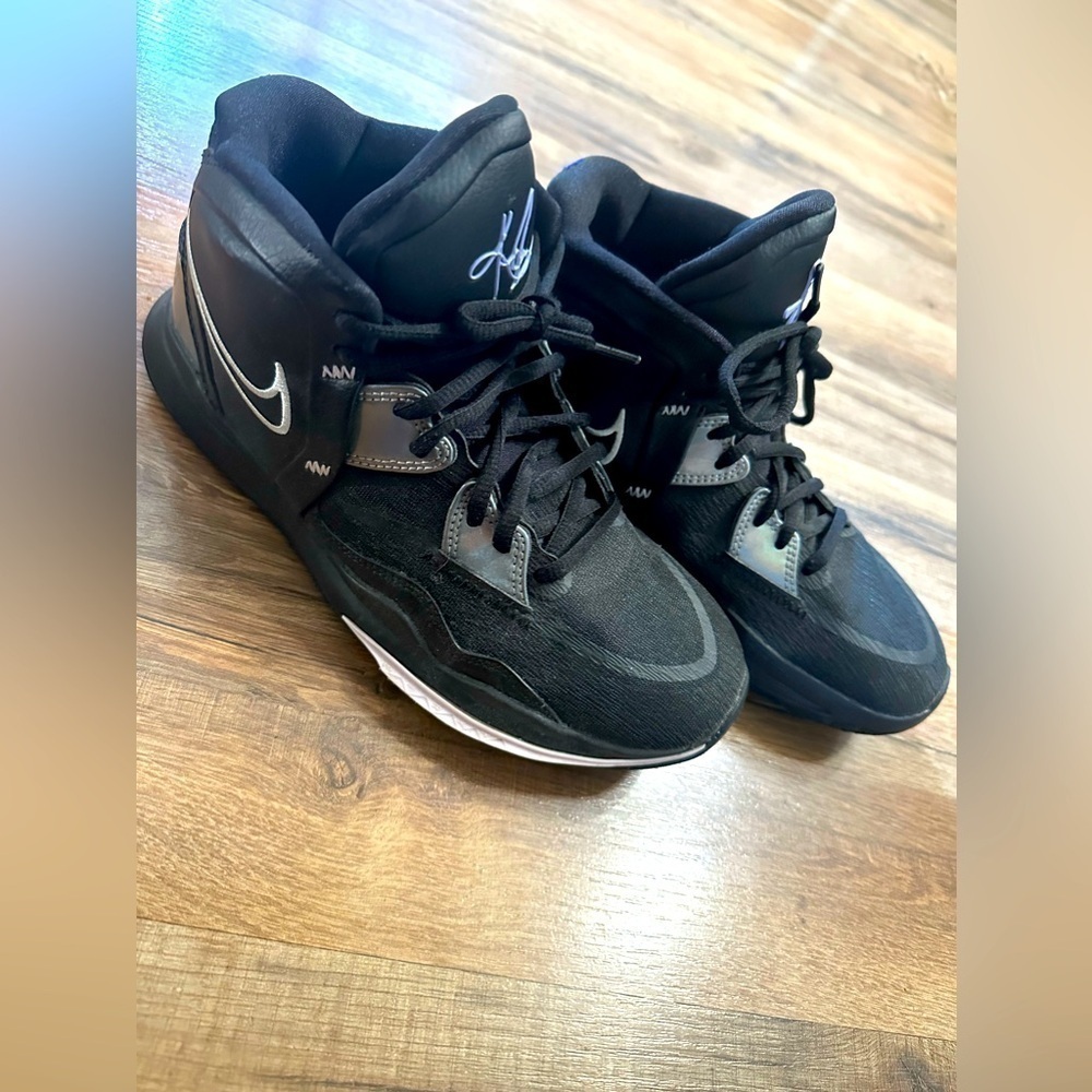 Nike Boy's Kyrie 8